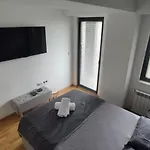 Roosevelt Center Apartment